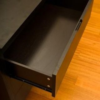 Self-closing drawers are convenient and peaceful.